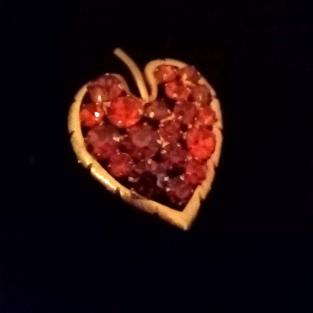 Elegant Gold Apple-Shaped Brooch with Red Rhinestones